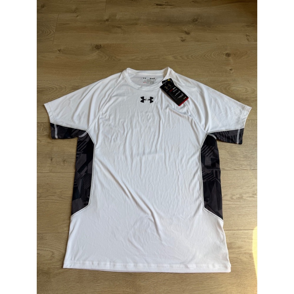 NWT Under Armour short sleeve regular fit white black athletic heat gear size M